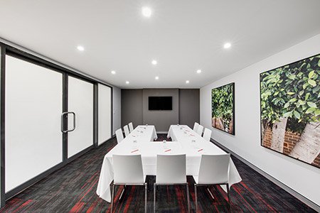 travelodge-hotel-blacktown-conference-room--u-shape-01-2018-450x300.jpg